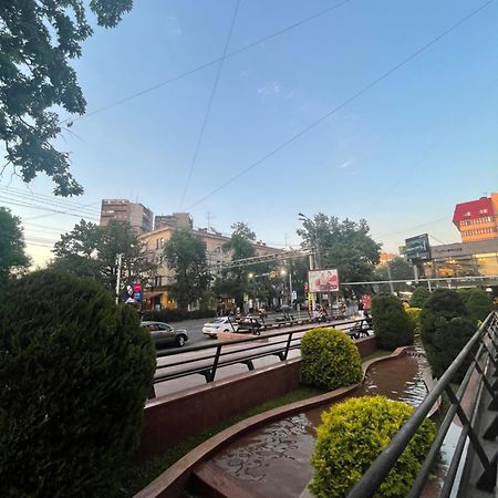 Двухкомнатная Квартира На Арбате Алматы Экстерьер фото